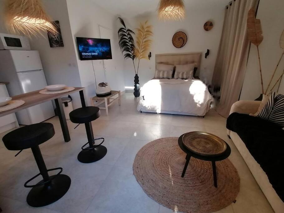 Апартаменти Superbe Studio Ethnique Єр Екстер'єр фото